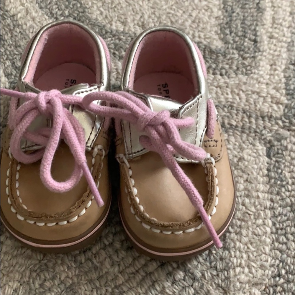 Size one sperrys